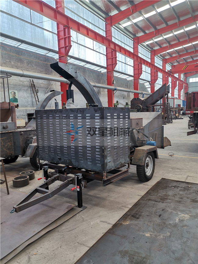 800型樹枝粉碎機(jī)生產(chǎn)車間實(shí)拍