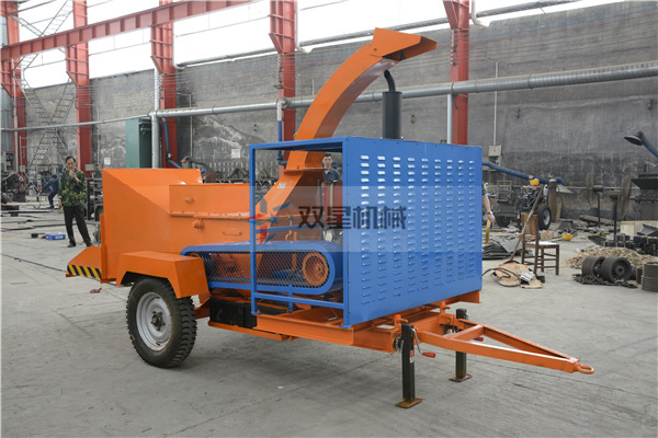 移動(dòng)樹枝粉碎機(jī)成為城市綠化園林廢物處理核心設(shè)備