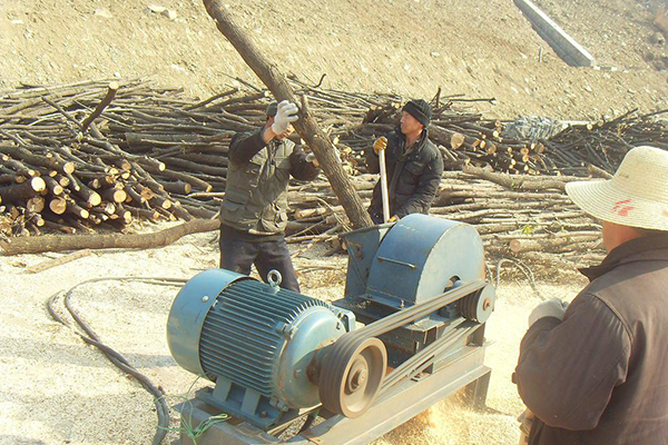 皓星木材粉碎機(jī)的<a href='http://muzqs.com' target='_blank'><span><a href='http://muzqs.com/1/229.html' target='_blank'><span>樹枝粉碎</span></a>機(jī)</span></a>價格
成品有哪些作用？